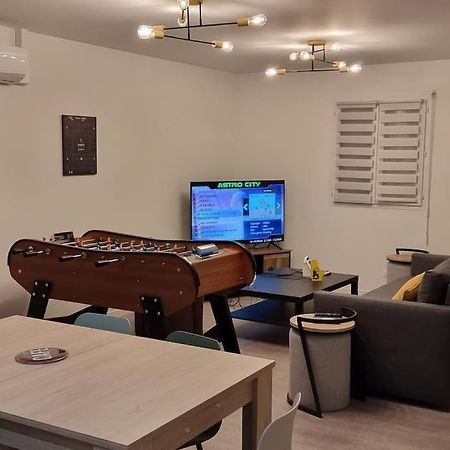 Belle Maison Climatisee Renovee Pac-Man Entre Collegues, Amis, Famille - Barbecue - Netflix - Prime - Baby Foot 50Cts Saint-Seurin-sur-l'Isle Extérieur photo