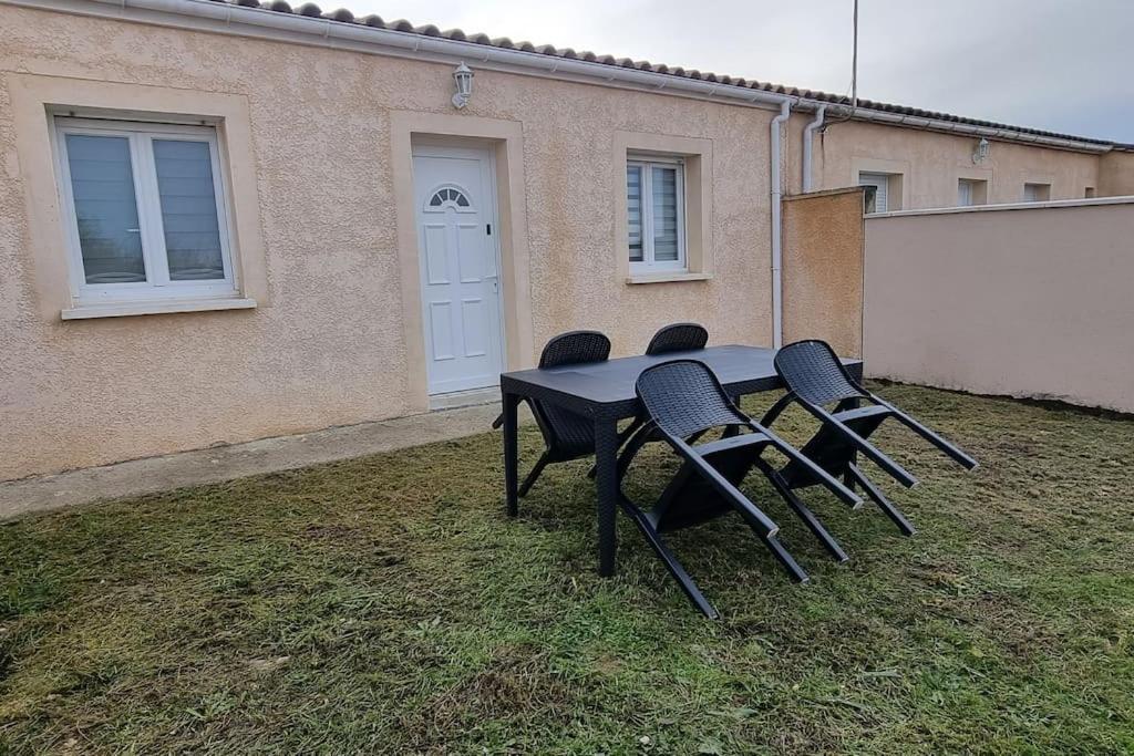 Belle Maison Climatisee Renovee Pac-Man Entre Collegues, Amis, Famille - Barbecue - Netflix - Prime - Baby Foot 50Cts Saint-Seurin-sur-l'Isle Extérieur photo