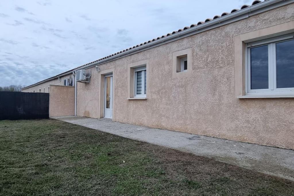 Belle Maison Climatisee Renovee Pac-Man Entre Collegues, Amis, Famille - Barbecue - Netflix - Prime - Baby Foot 50Cts Saint-Seurin-sur-l'Isle Extérieur photo