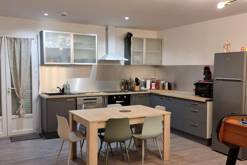 Belle Maison Climatisee Renovee Pac-Man Entre Collegues, Amis, Famille - Barbecue - Netflix - Prime - Baby Foot 50Cts Saint-Seurin-sur-l'Isle Extérieur photo