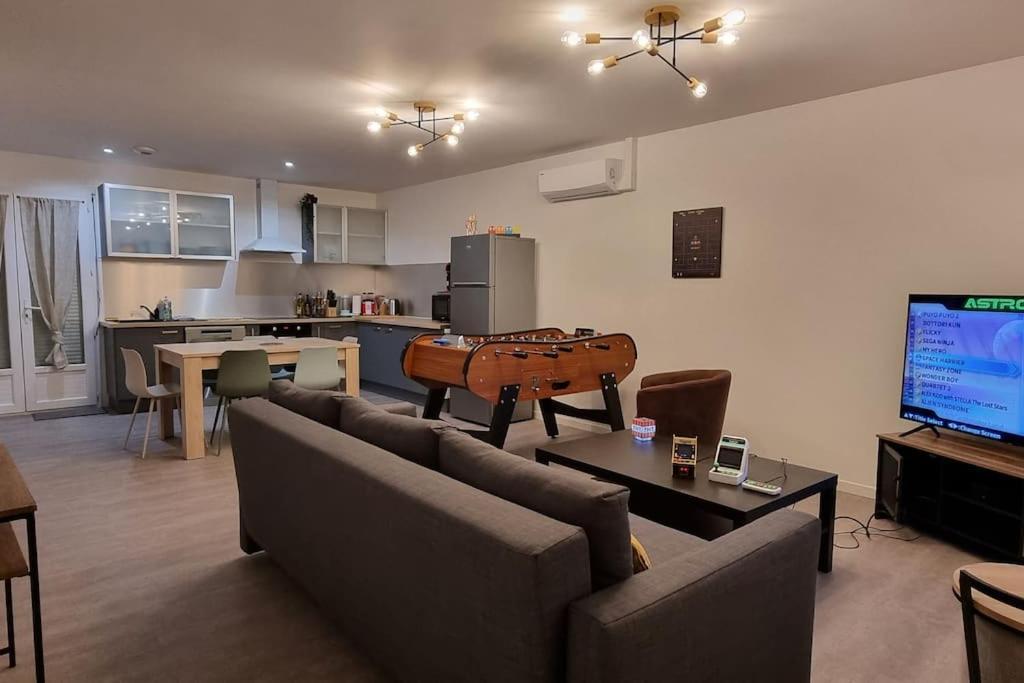 Belle Maison Climatisee Renovee Pac-Man Entre Collegues, Amis, Famille - Barbecue - Netflix - Prime - Baby Foot 50Cts Saint-Seurin-sur-l'Isle Extérieur photo
