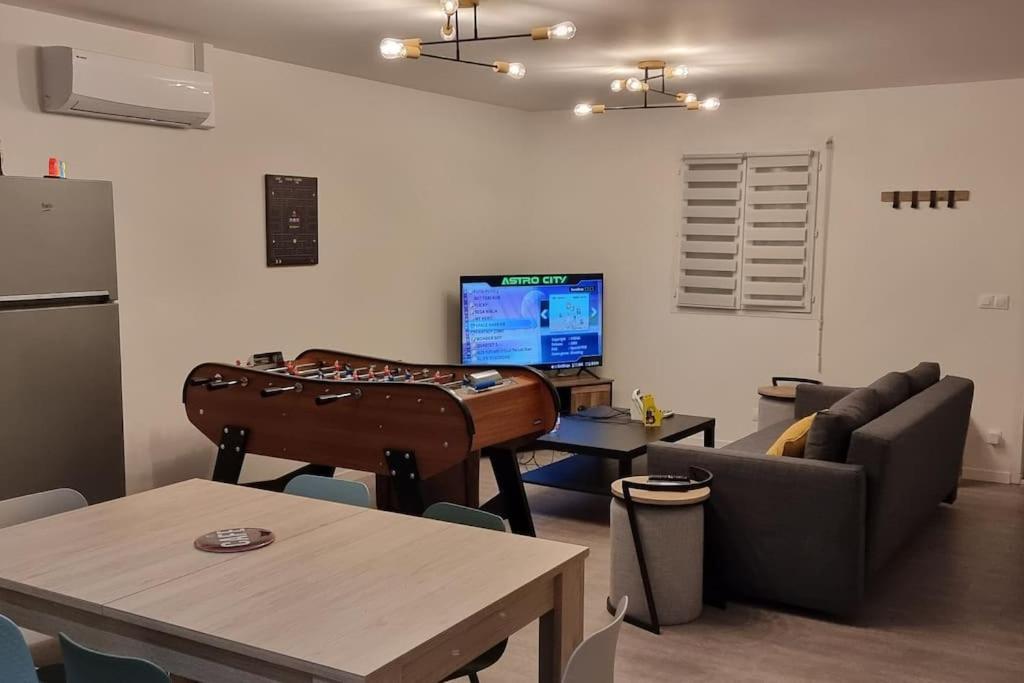 Belle Maison Climatisee Renovee Pac-Man Entre Collegues, Amis, Famille - Barbecue - Netflix - Prime - Baby Foot 50Cts Saint-Seurin-sur-l'Isle Extérieur photo