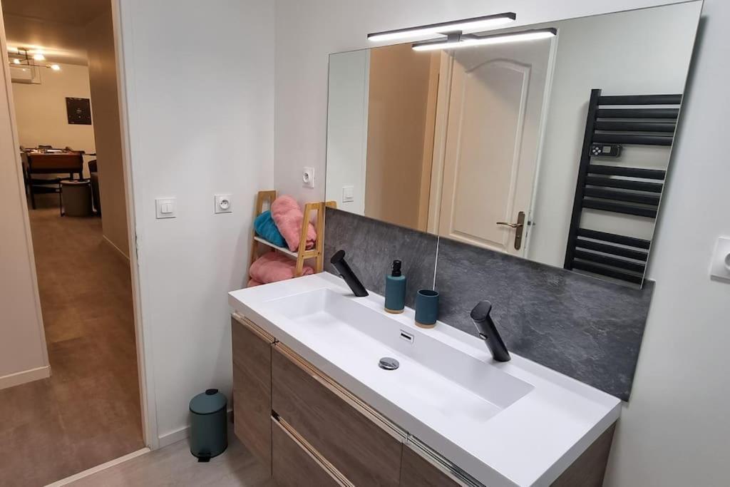 Belle Maison Climatisee Renovee Pac-Man Entre Collegues, Amis, Famille - Barbecue - Netflix - Prime - Baby Foot 50Cts Saint-Seurin-sur-l'Isle Extérieur photo