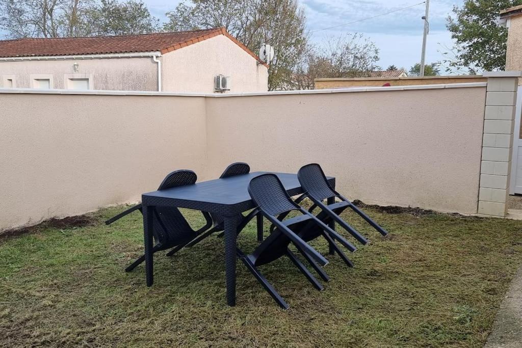 Belle Maison Climatisee Renovee Pac-Man Entre Collegues, Amis, Famille - Barbecue - Netflix - Prime - Baby Foot 50Cts Saint-Seurin-sur-l'Isle Extérieur photo