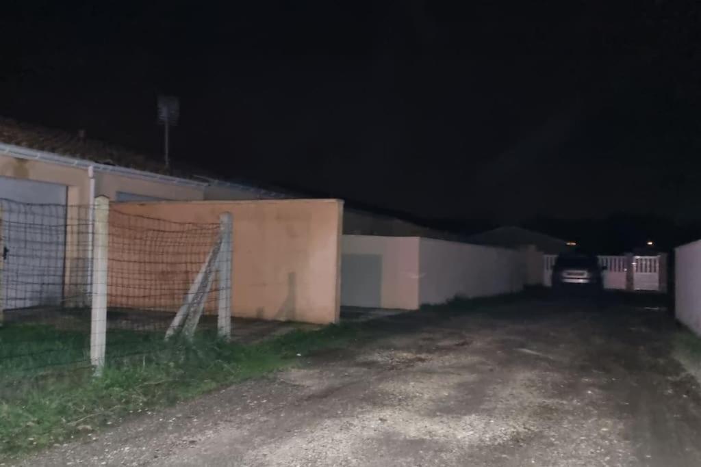 Belle Maison Climatisee Renovee Pac-Man Entre Collegues, Amis, Famille - Barbecue - Netflix - Prime - Baby Foot 50Cts Saint-Seurin-sur-l'Isle Extérieur photo